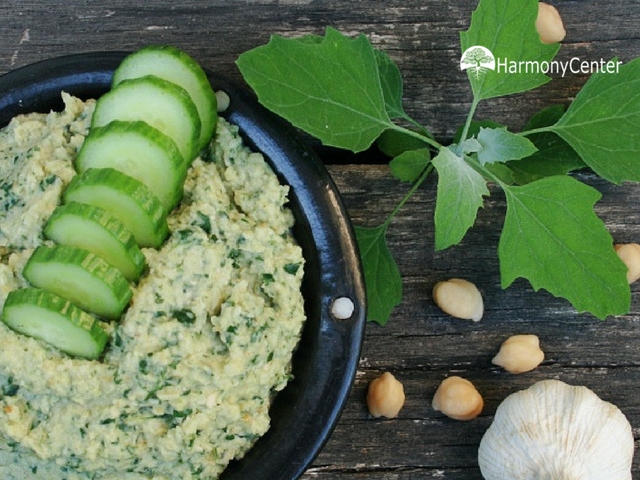 Onkruid hummus maken