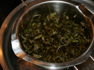 Oregano-olie bereiden au-bain-marie