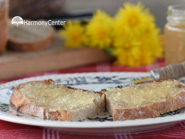 paardenbloemgelei op brood